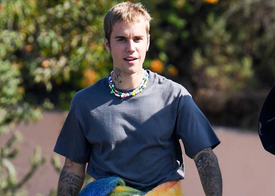 Justin Bieber has paired his charm necklaces