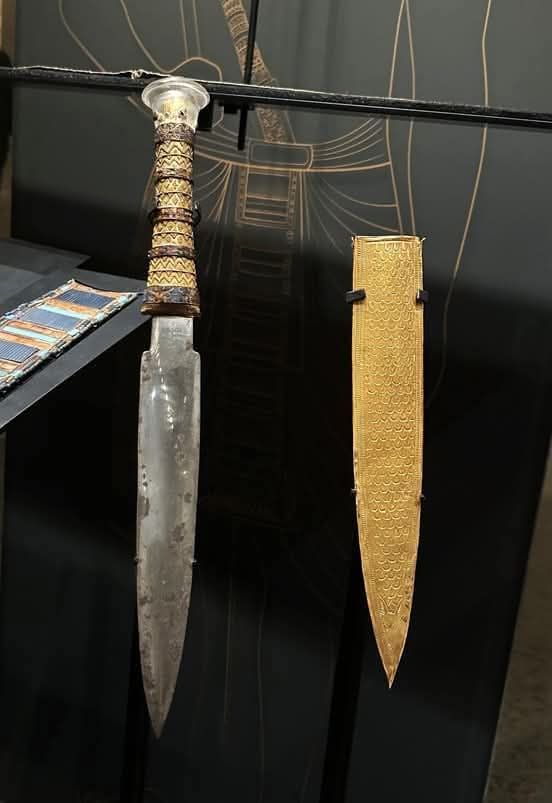 Залізний кинджал Тутанкхамона