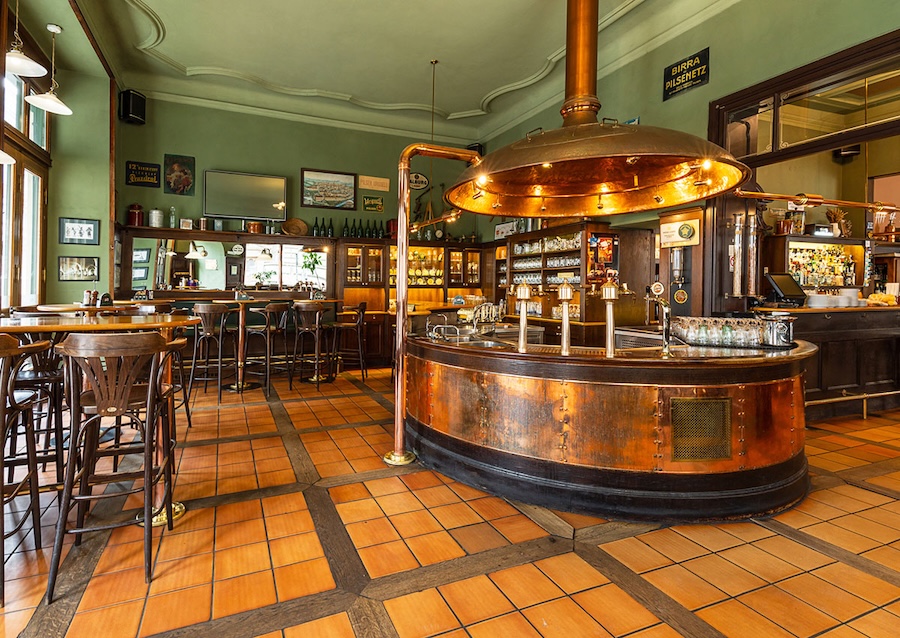 Популярний ресторан у Празі закрили через щурів, тарганів та плісняву